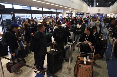 So far, so good as Bay Area airports brace for record holiday travel a year after meltdown